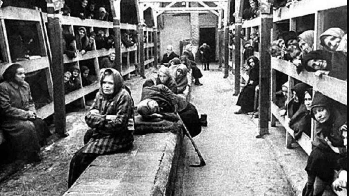 Mujeres en un barracón del campo de concentración de Ravensbrück.