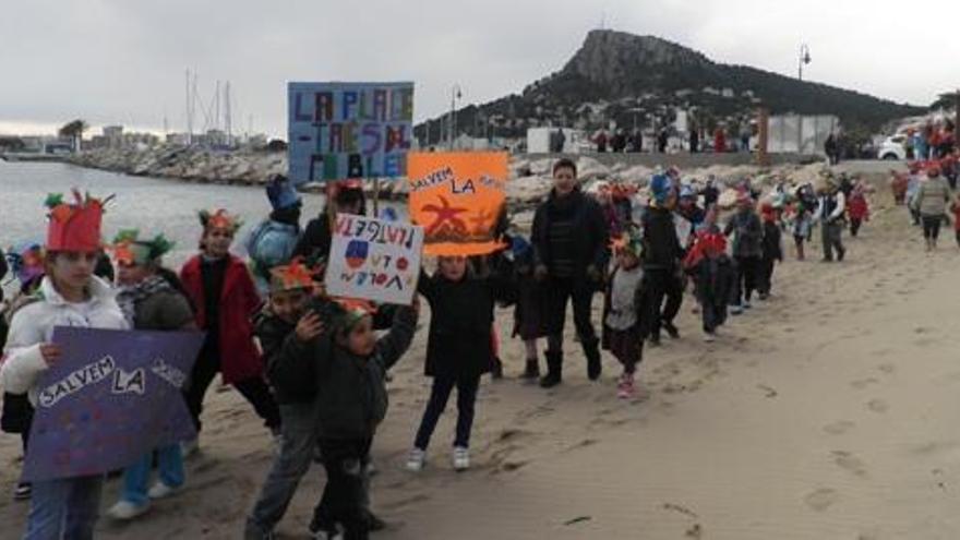 L&#039;escola Portitxol reivindica la platgeta de l&#039;Estartit per Carnaval