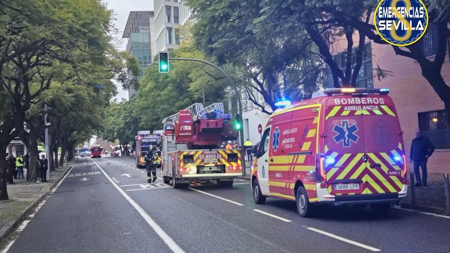 Queman varios coches estacionados en una calle de la Macarena