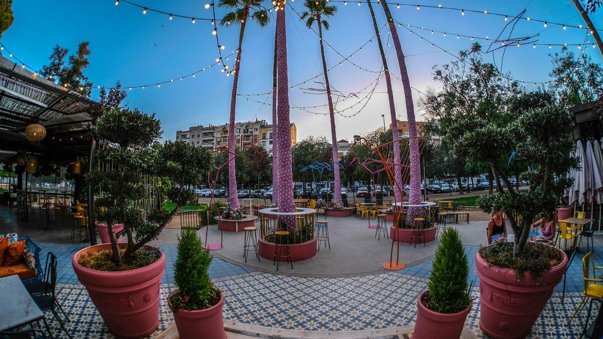 Terraza Sojo-Panea, con palmeras, con zona de recogimiento, zona de copas y sofás