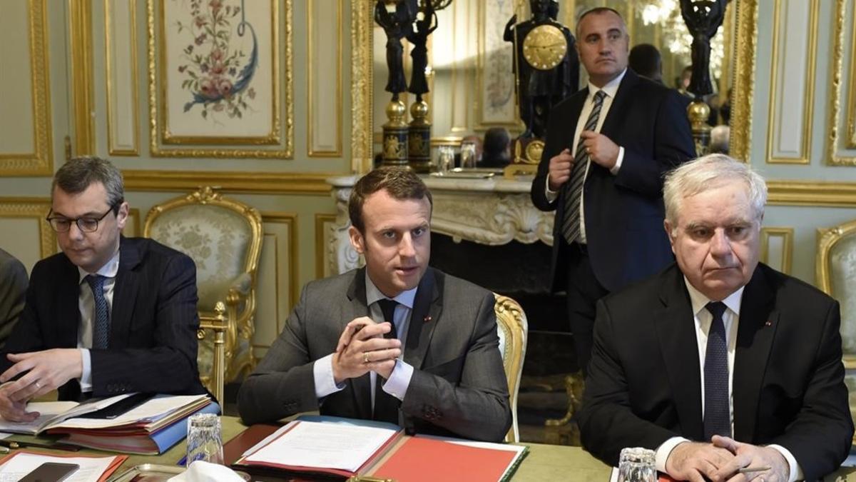 macron y consejo de defensa