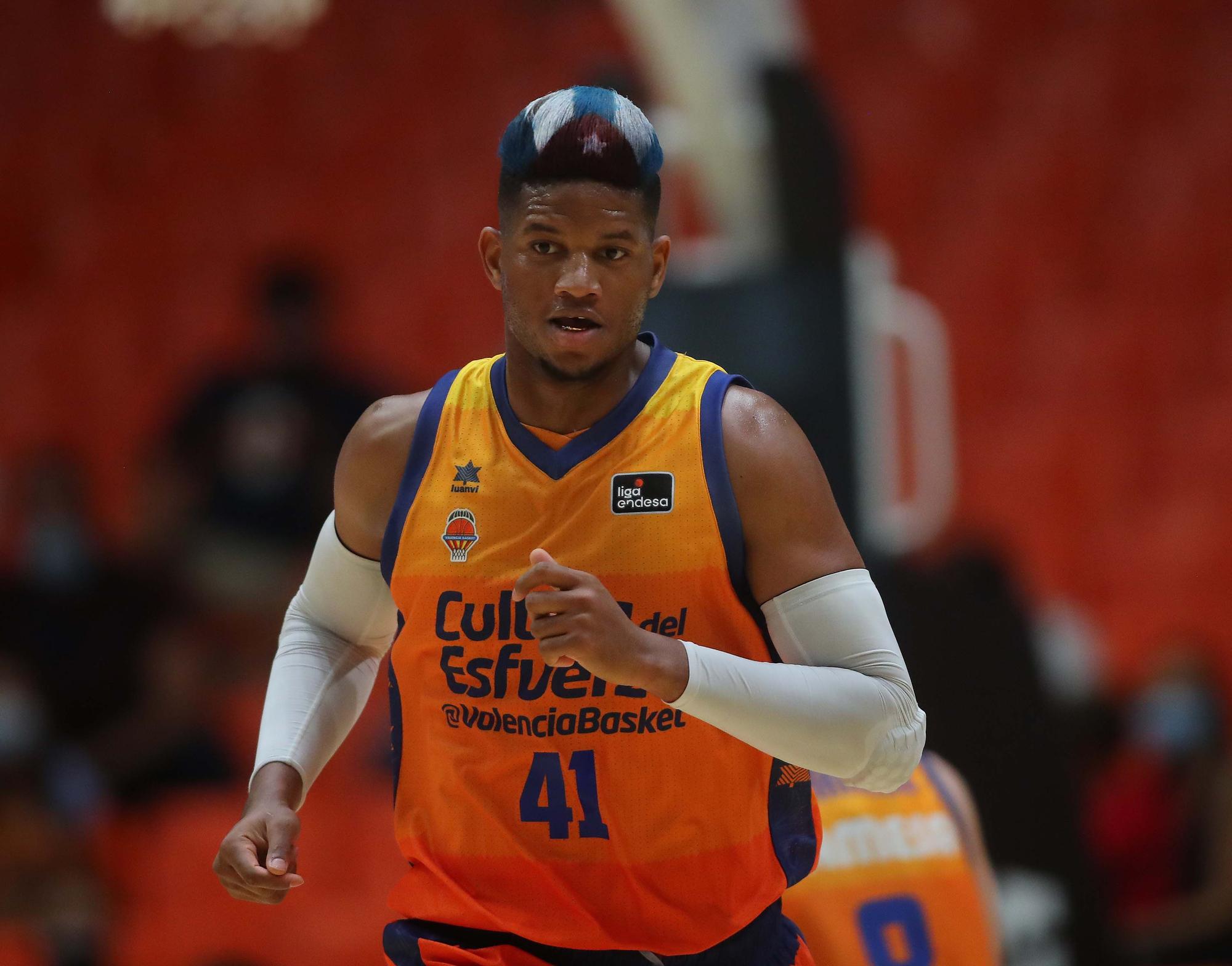 Partido entre el Valencia Basket y el Gran Canaria . Torneo Ciutat de València