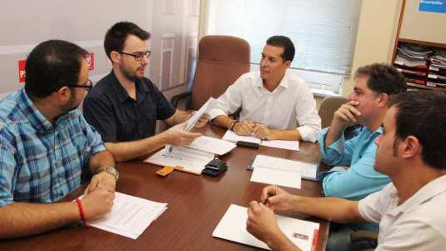 El PSOE exige al Consell que reúna a los alcaldes  tras eliminar la lanzadera del AVE