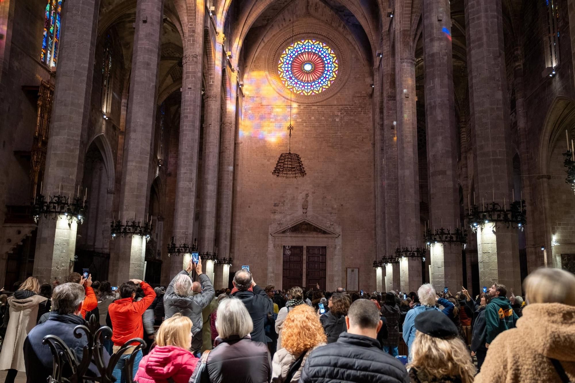 "Magische Acht" in der Kathedrale: Spektakel von Wolken unterbrochen