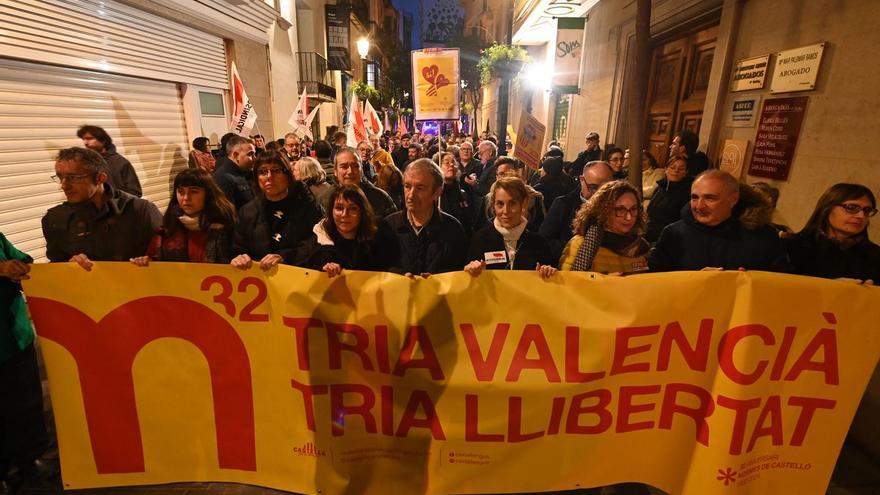 La manifestació per les Normes demana usar la llengua a diari
