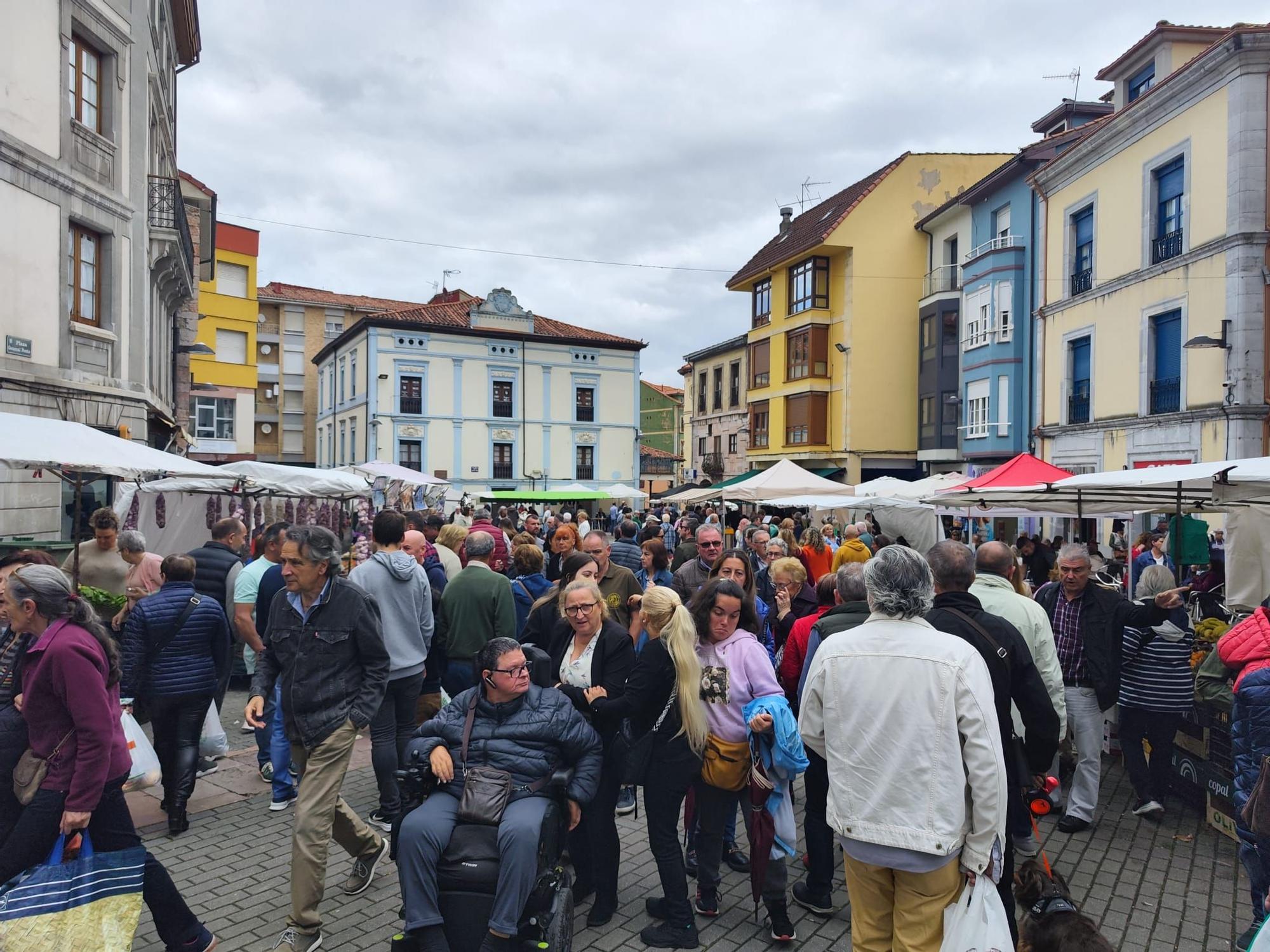 El Mercado Tradicional de Grado celebra su "Moscón de Oro": "Por esta cita nos conocen en toda Asturias"