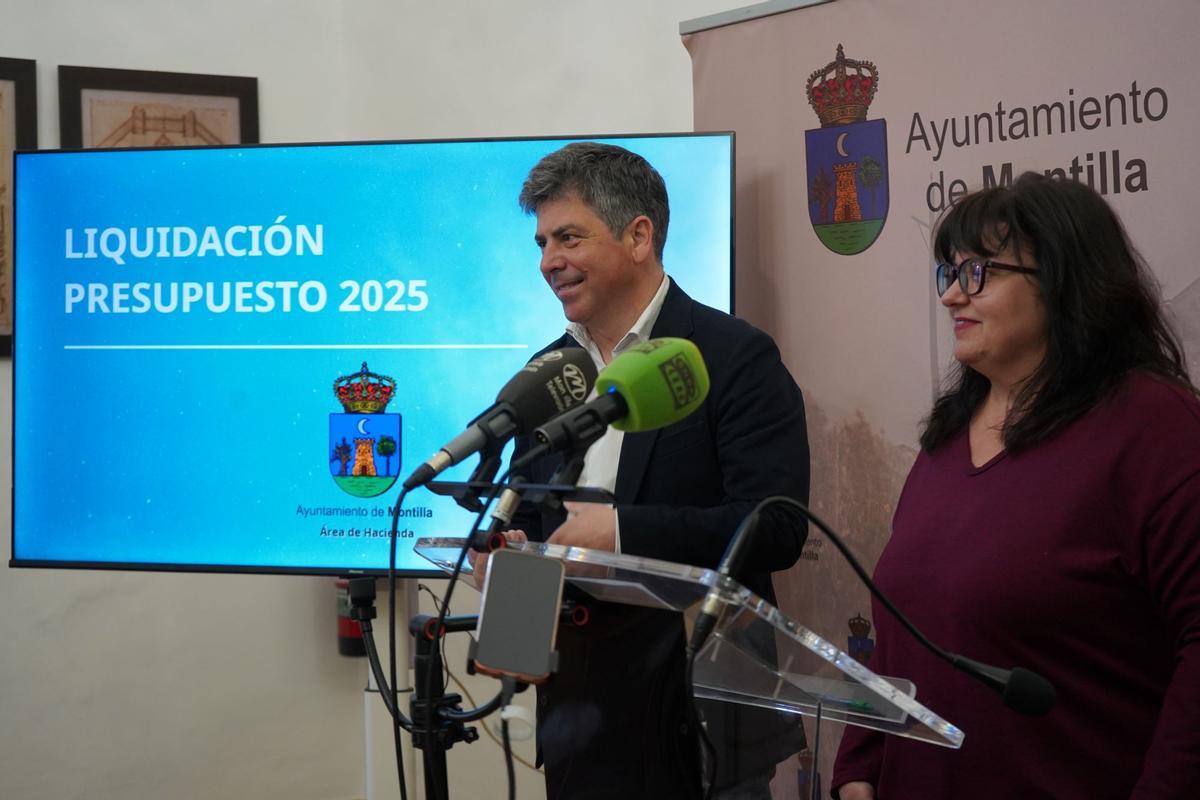 Rafael Llamas y Antoñi Ramírez, durante la rueda de prensa sobre la ejecución del presupuesto de Montilla.