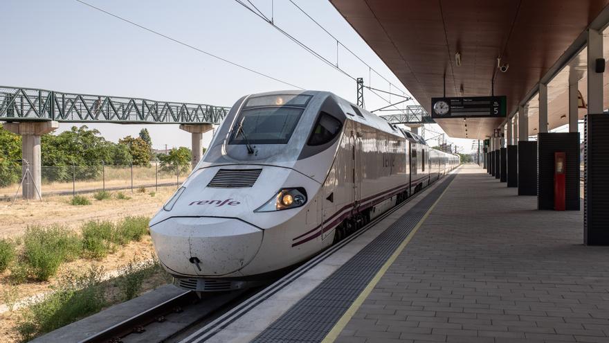 Retrasos de hasta hora y media en los trenes Zamora Madrid por una avería