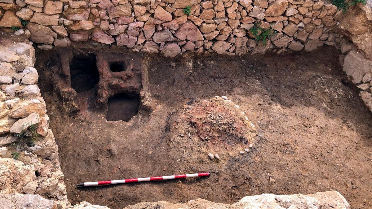 Pla general de l&#039;estança, un cop excavada, i de l&#039;estructura de la cuina grega del segle VI aC que s&#039;ha descobert a Empúries