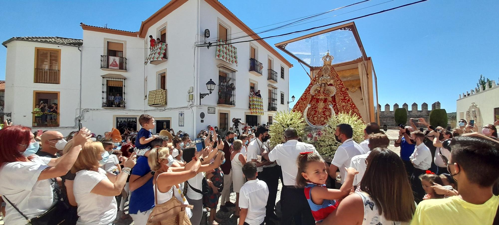 La 'Bajá' de la Virgen de la Sierra a Cabra, en imágenes