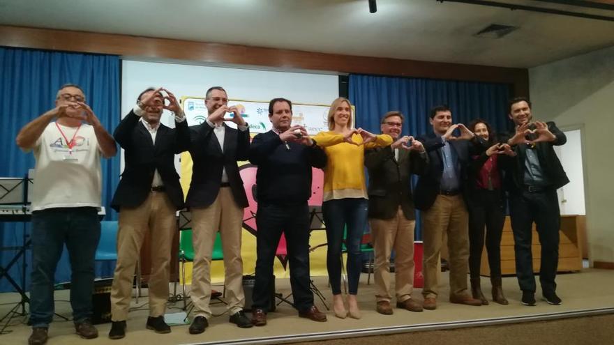 Los representantes de las distintas instituciones en el acto de conmemoración de Día Internacional del Cáncer Infantil.