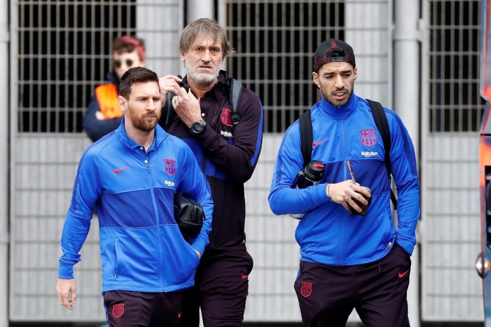 Els jugadors del Barça surten del Camp Nou