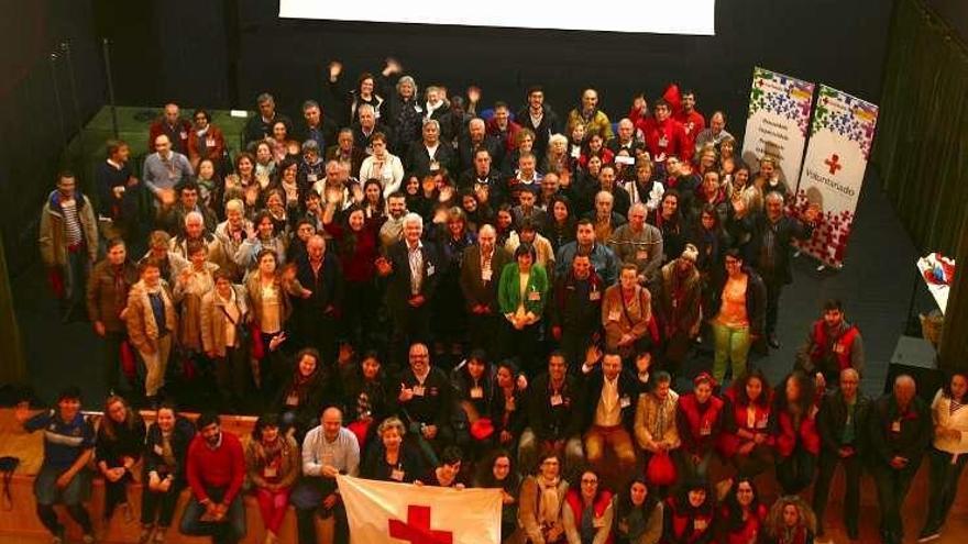 150 voluntarios de Cruz Roja se reúnen en Ordes para analizar su papel en la sociedad