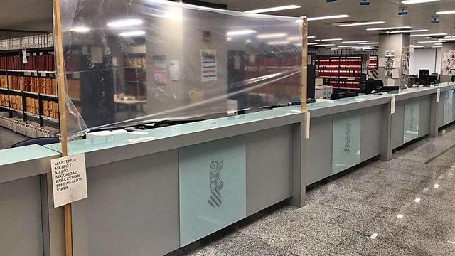 Oficinas del Registro Civil de València, protegidas ante el coronavirus.