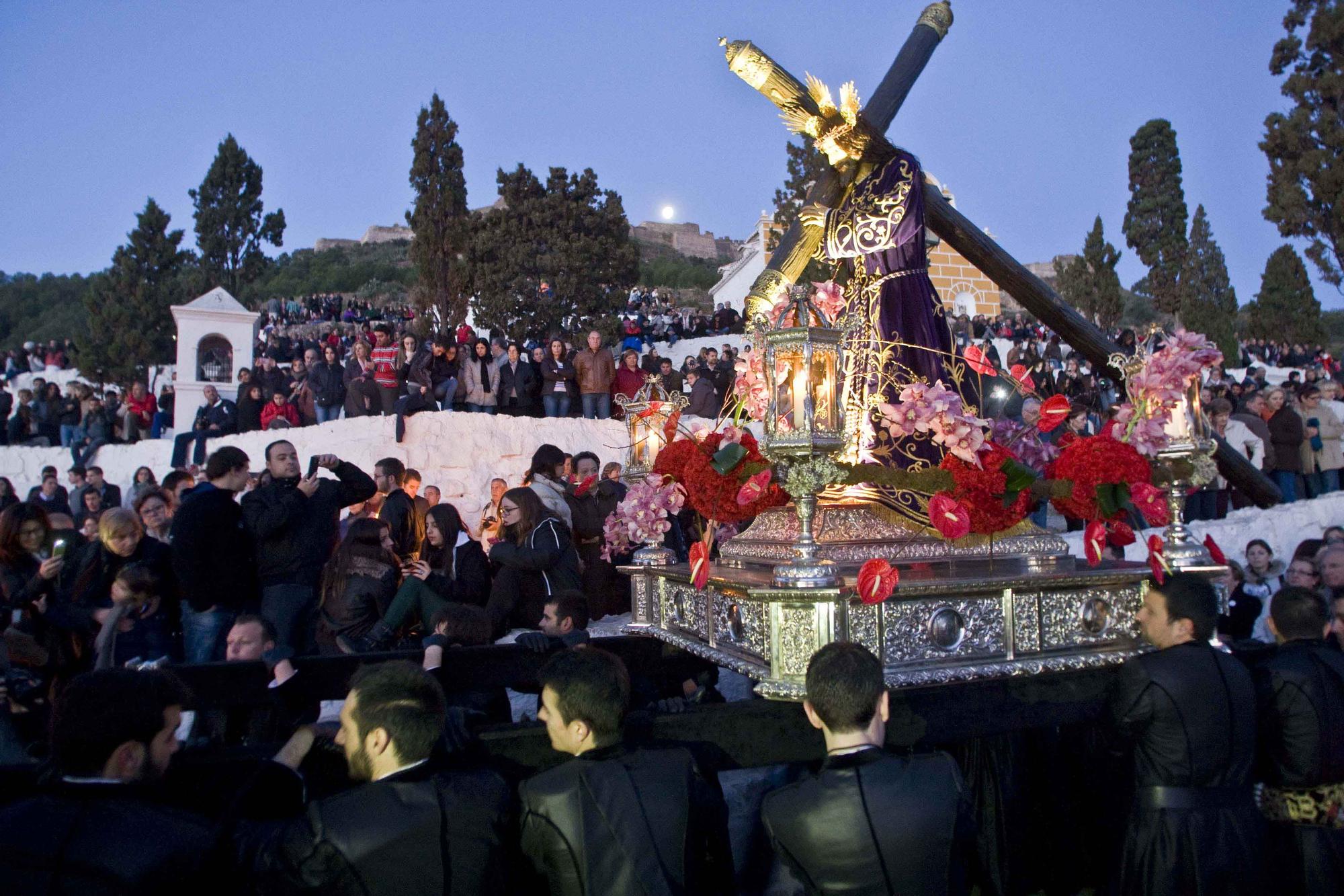 Vuelve a los últimos Viacrucis de la Semana Santa de Sagunt.