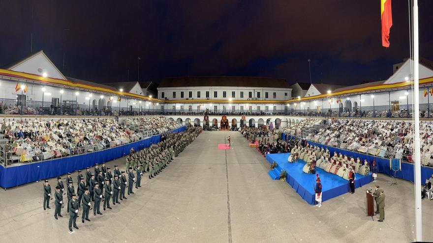 Emotivo homenaje de las Fuerzas Armadas y la Guardia Civil a las Fallas de València 2024