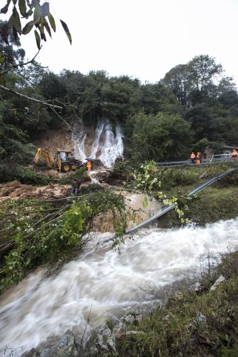 Temporal en Asturias: Las intensas lluvias dejan ríos desbordados y carreteras cortadas en el Oriente