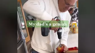 Este es el truco viral para pelar una manzana en 10 segundos: queda perfecta