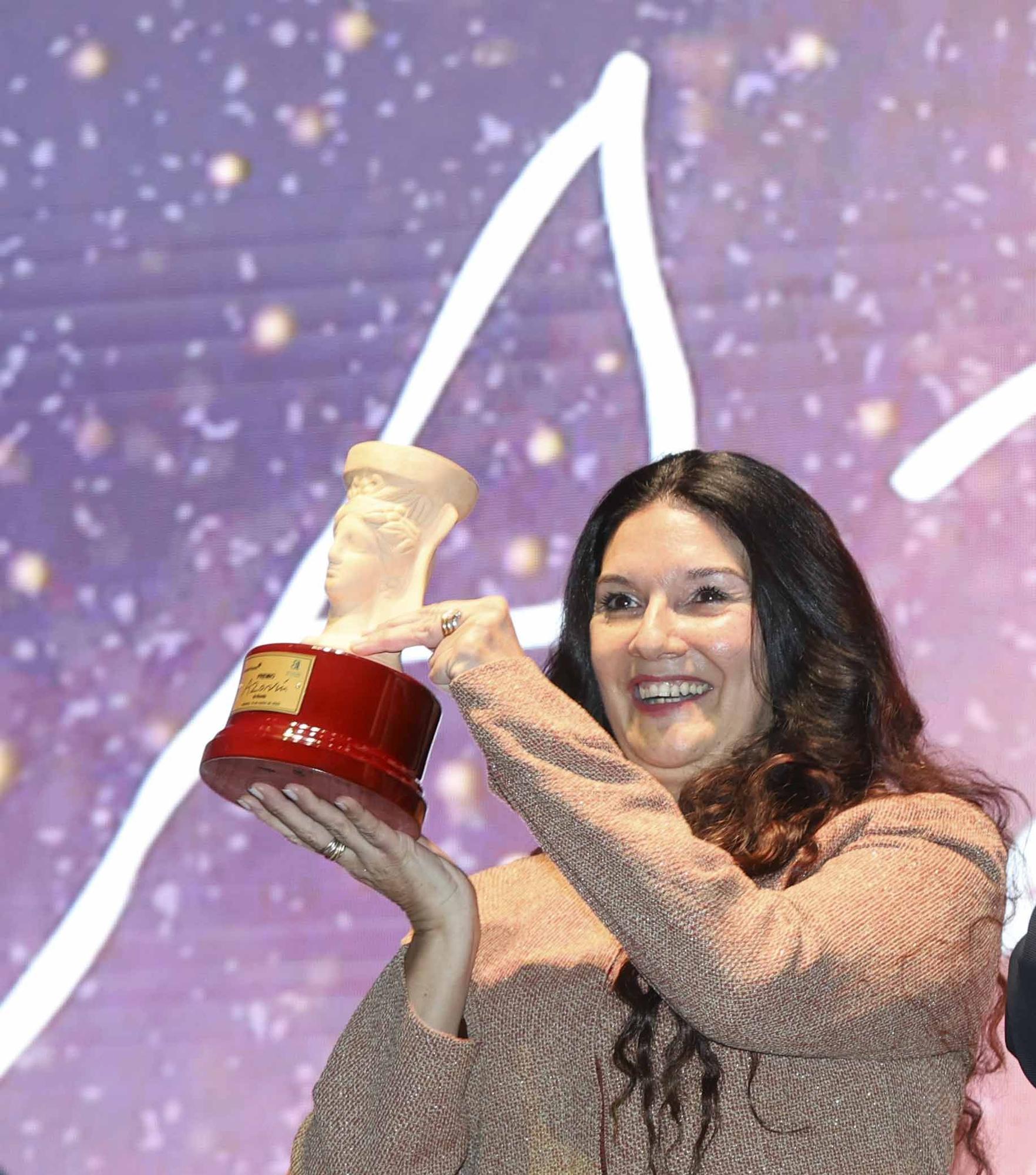 Rosario Raro gana el Premio Azorín de Novela 2025 con "La novia de la paz"