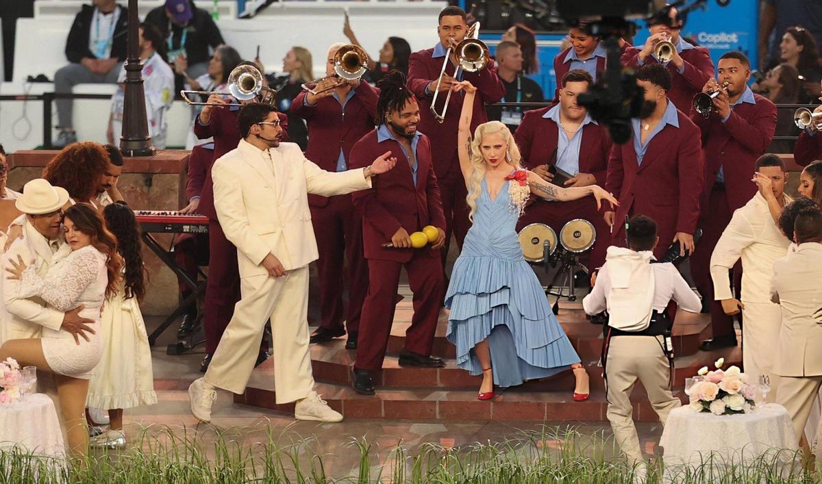 Lady Gaga fue una de las artistas invitadas para cantar con Bad Bunny en la Super Bowl