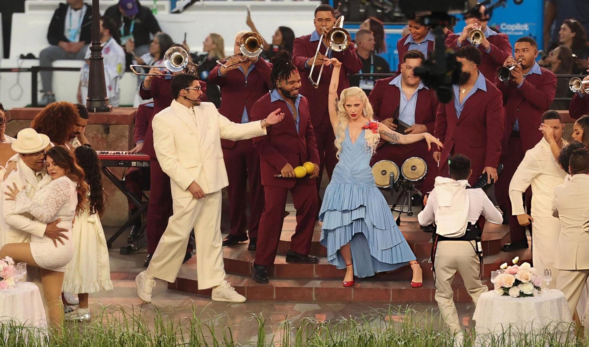 Lady Gaga fue una de las artistas invitadas para cantar con Bad Bunny en la Super Bowl