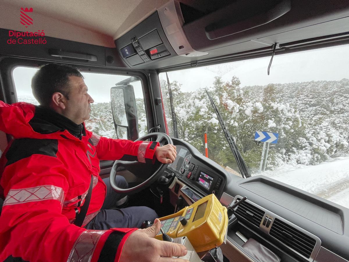 La labor de los bomberos este miércoles se centró en la limpieza de viales