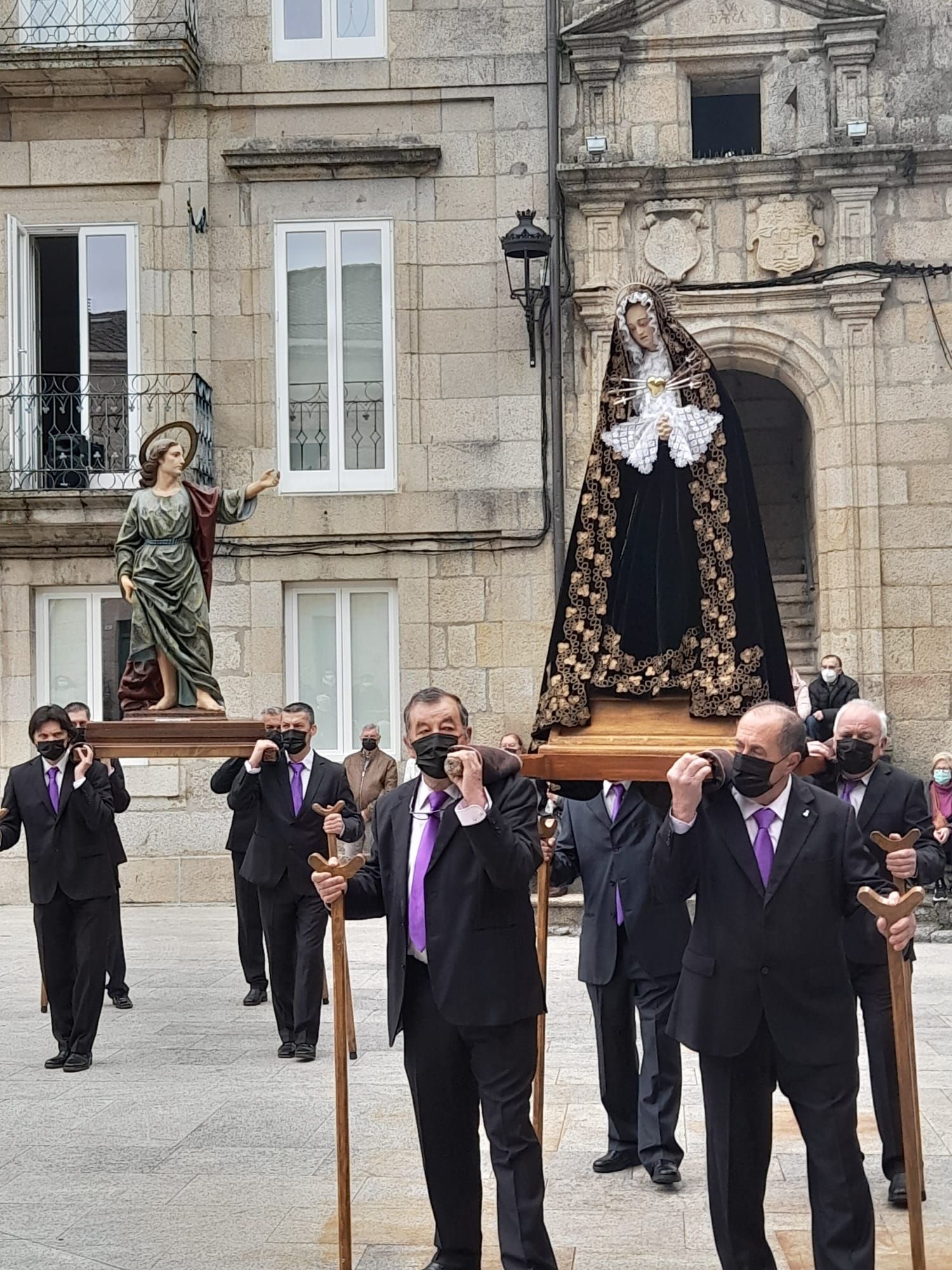 https://www.farodevigo.es/ourense/2022/04/16/ribadavia-recupera-procesion-santo-encontro-65059672.html