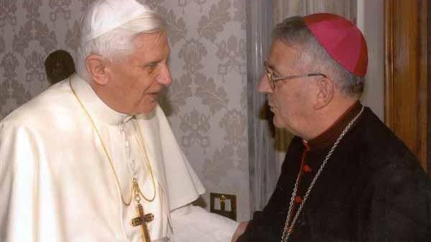 Última entrevista del obispo con el Papa Benedicto XVI.