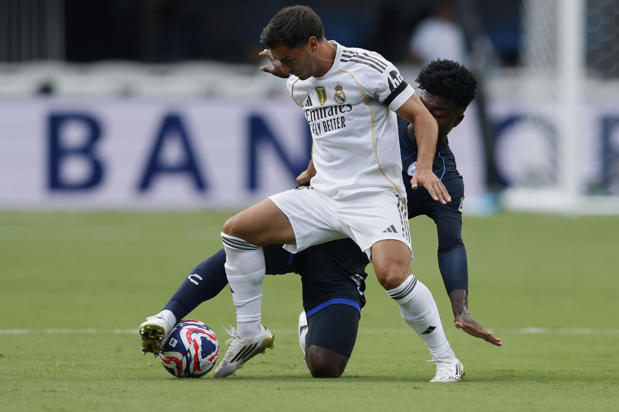 Real Madrid's Dani Carvajal, front, and Pachuca's Alan Bautista fight for the ball during the Club World Cup Group H soccer match between Real Madrid and CF Pachuca in Charlotte, N.C., Sunday, June 22, 2025. (AP Photo/Nell Redmond). EDITORIAL USE ONLY/ONLY ITALY AND SPAIN