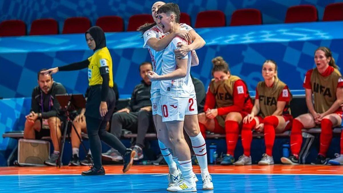 Antía Pérez celebra su gol en el España-Canadá del Mundial Femenino de fútbol sala