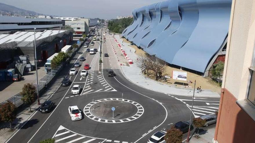 La nueva glorieta situada en Avenida Alcalde Portanet, con la reordenación del tráfico. // Alba Villar