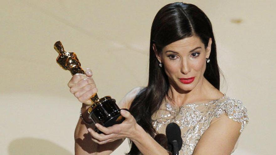 Sandra Bullock con su Oscar por &#039;The blind side&#039;.