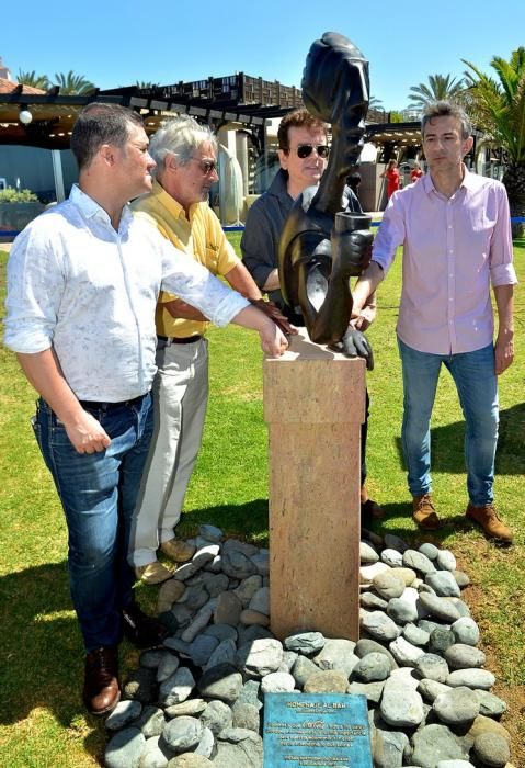 MONUMENTO BARES JAIME URRUTIA MELONERAS COCA COLA