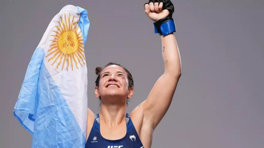 Así se presentó Ailin Pérez en el ring antes de la pelea