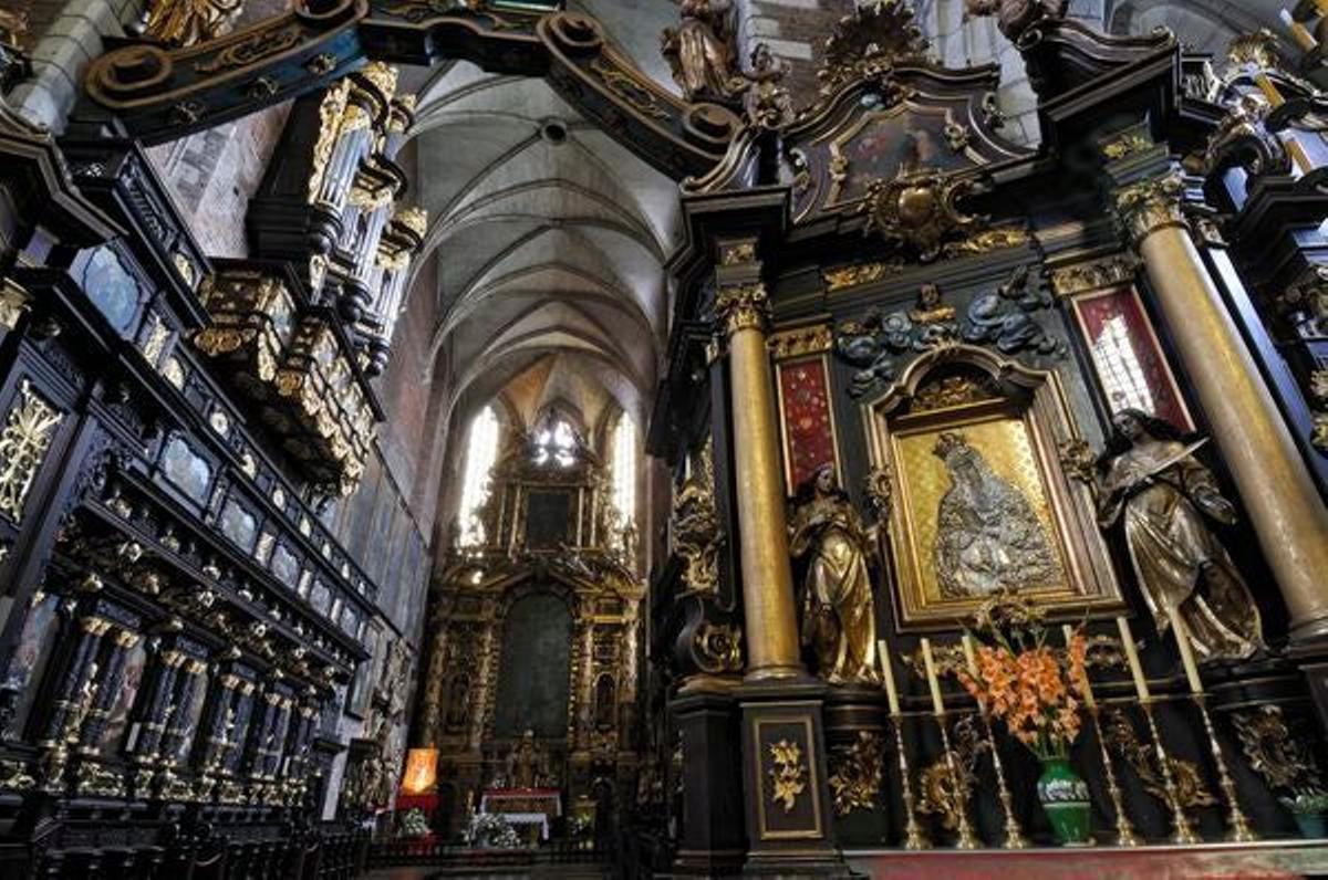 Interior de la nave de estilo barroco en la Iglesia del Corpus Cristi
