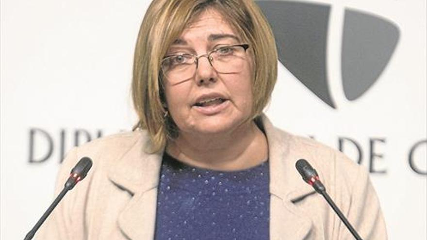 La presidenta de la diputación cacereña niega que la decisión de cesar a la interventora se deba a una «persecución política»