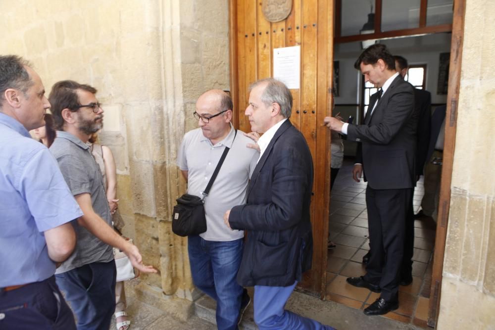 Cientos de personas despiden a Gustavo Bueno en su ciudad natal, Santo Domingo de la Calzada, en La Rioja