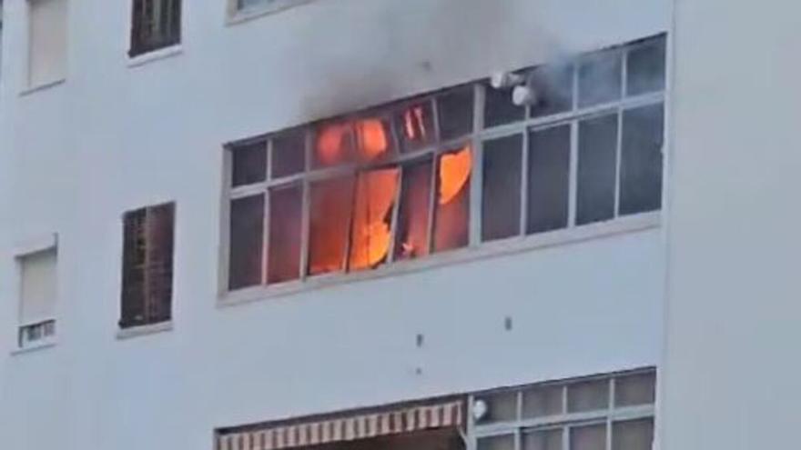 Así ha sido el incendio en Palma, con dos personas críticas por inhalación de humo