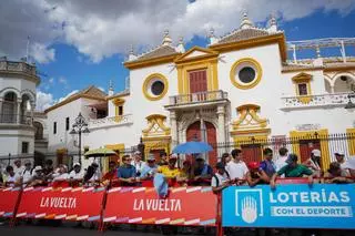 La Vuelta a España enseña al mundo una Sevilla volcada con el ciclismo: "Sería una maravilla que viniera cada año"