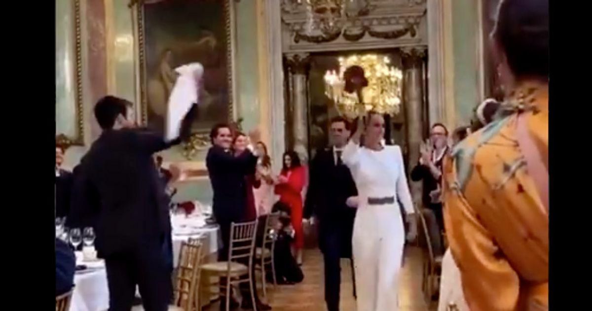 Polèmica per un casament al Casino de Madrid sense mascaretes ni restriccions contra la Covid Polèmica per un casament al Casino de Madrid sense mascaretes ni restriccions contra la Covid