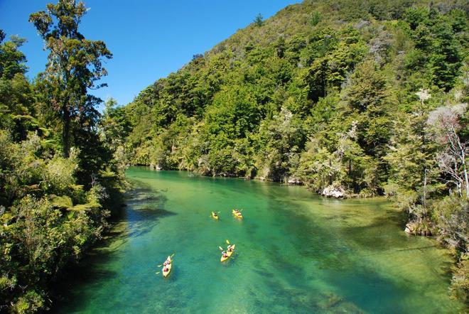 Kayak en el Parque Nacional de Abel Tasman, Nueva Zelanza