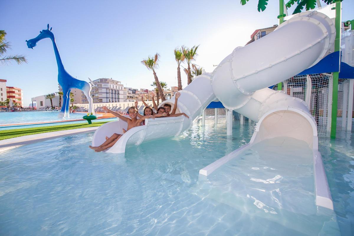Habrá hinchables, actividades dinamizadas por el equipo de animación del hotel y acceso libre a la piscina para todos los asistentes.