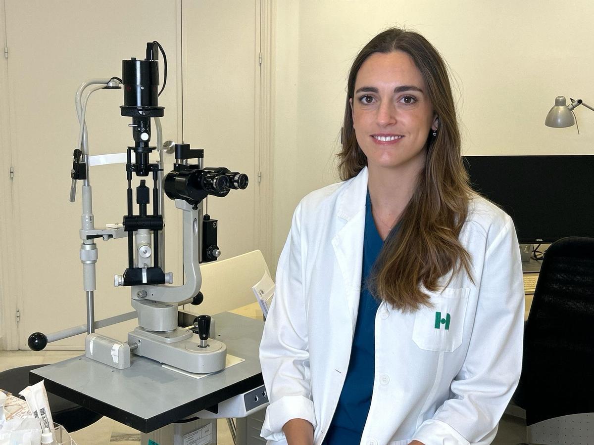 Mercedes Giménez de Azcárate, oftalmóloga de la Unidad de Retina y Vítreo del Hospital Arruzafa.