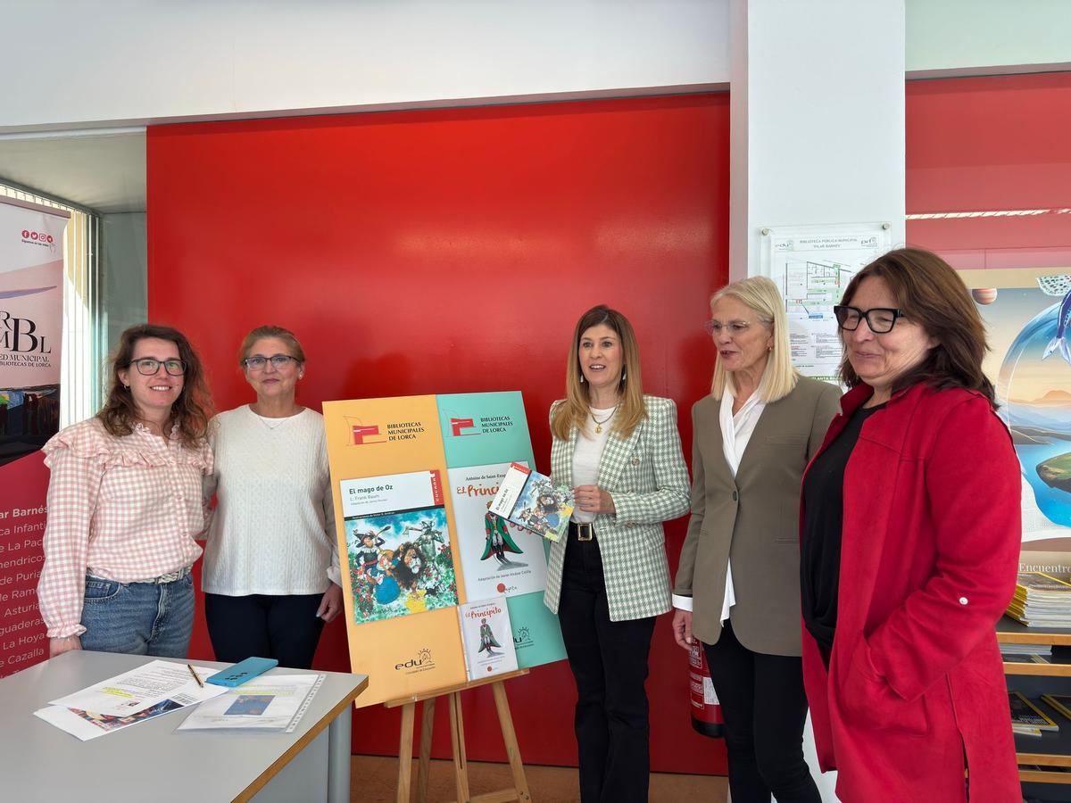 La presentación se efectuaba en la biblioteca de Plaza Real.