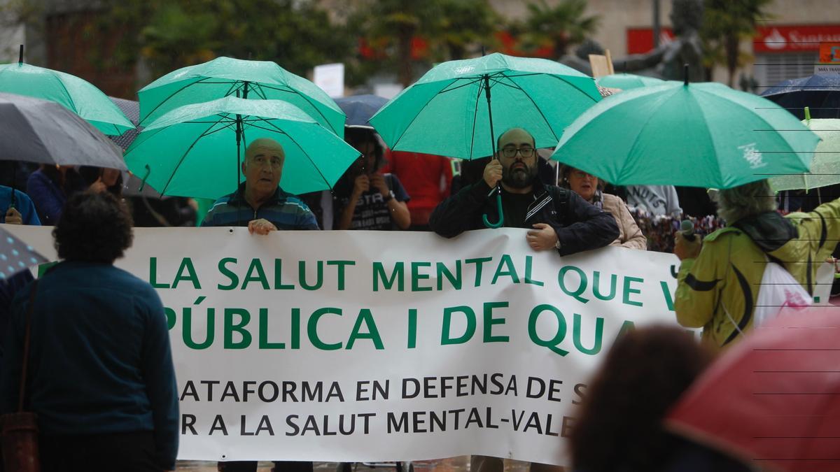 Concentración en València para exigir mejoras en la atención a la salud mental. Imagen de archivo.