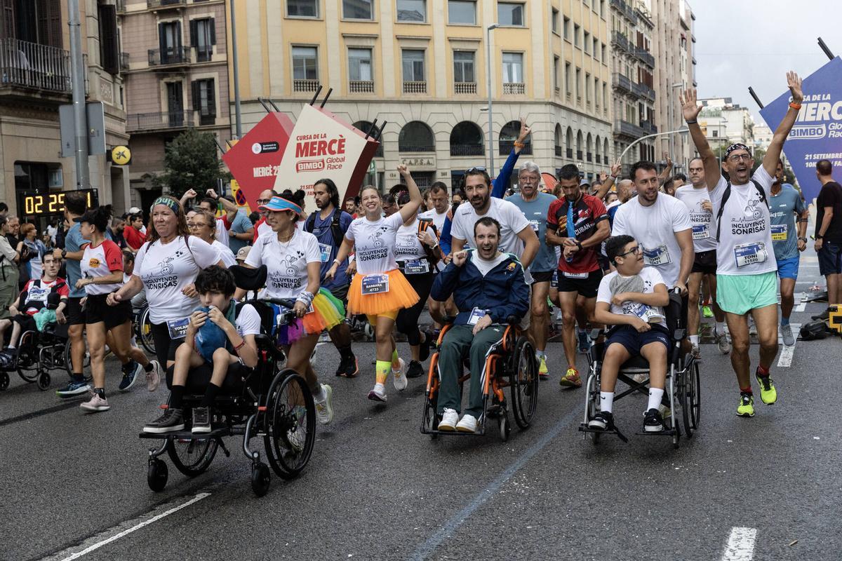 14.000 corredores participan en esta edición de la Cursa de la Mercè, en Barcelona.
