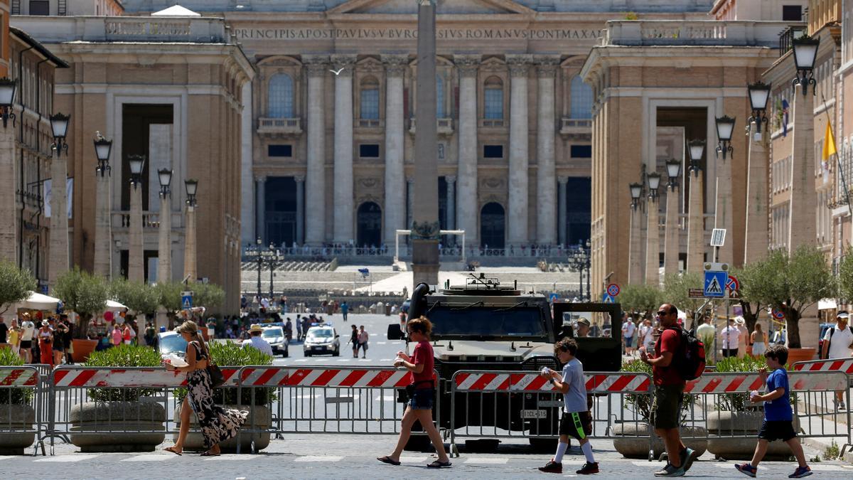 Control policial en El Vaticano tras el incidente.