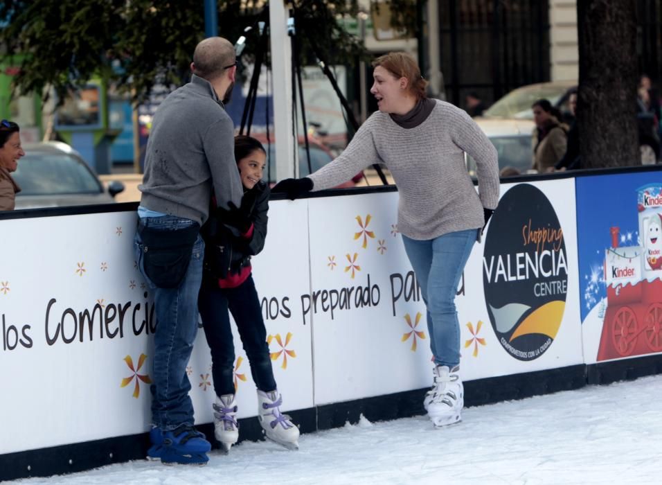 Pista de hielo y tiovivo en la Plaza del Ayuntamiento