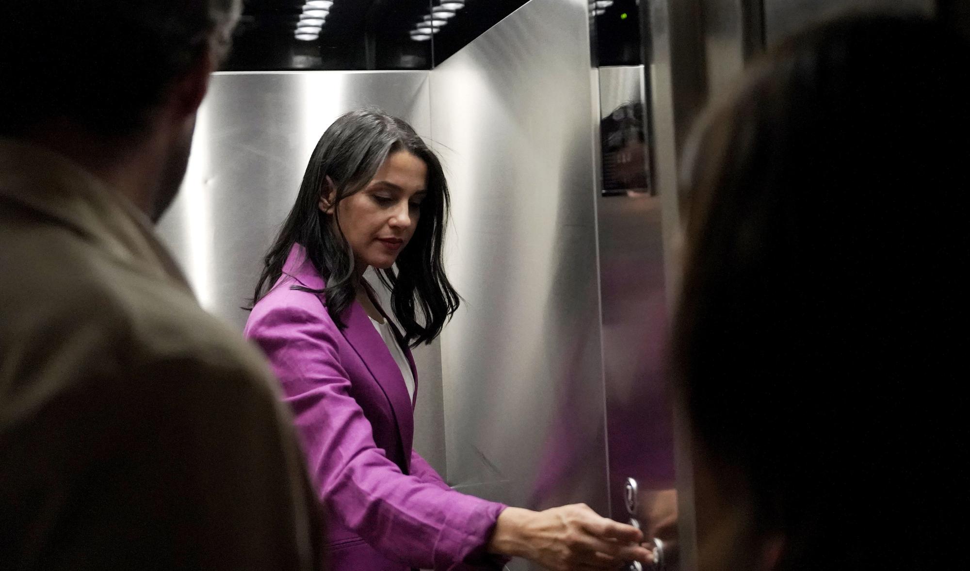 Inés Arrimadas tras comunicar su marcha de la política en el Congreso de los Diputados.