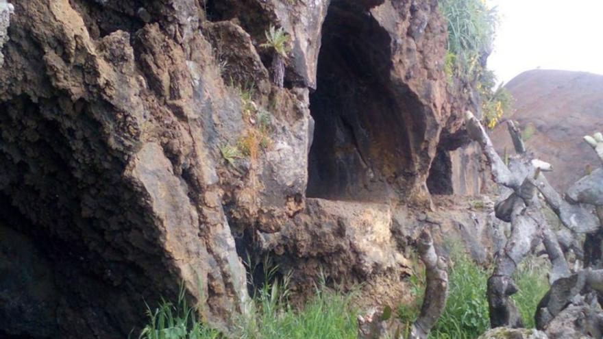 Intervienen en la cueva del Agua para evitar el deterioro de sus grabados